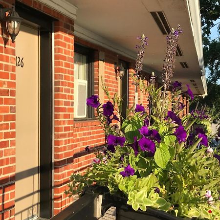 Motel Du Fleuve Brossard Zewnętrze zdjęcie