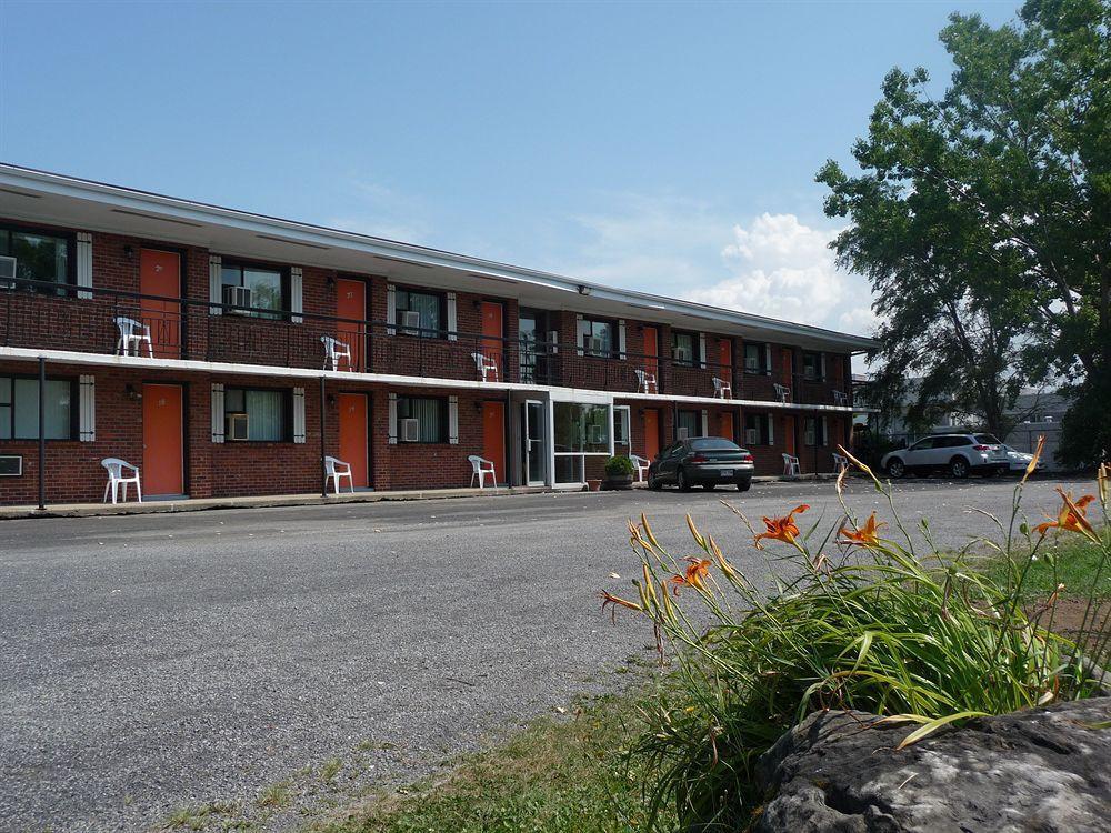 Motel Du Fleuve Brossard Zewnętrze zdjęcie
