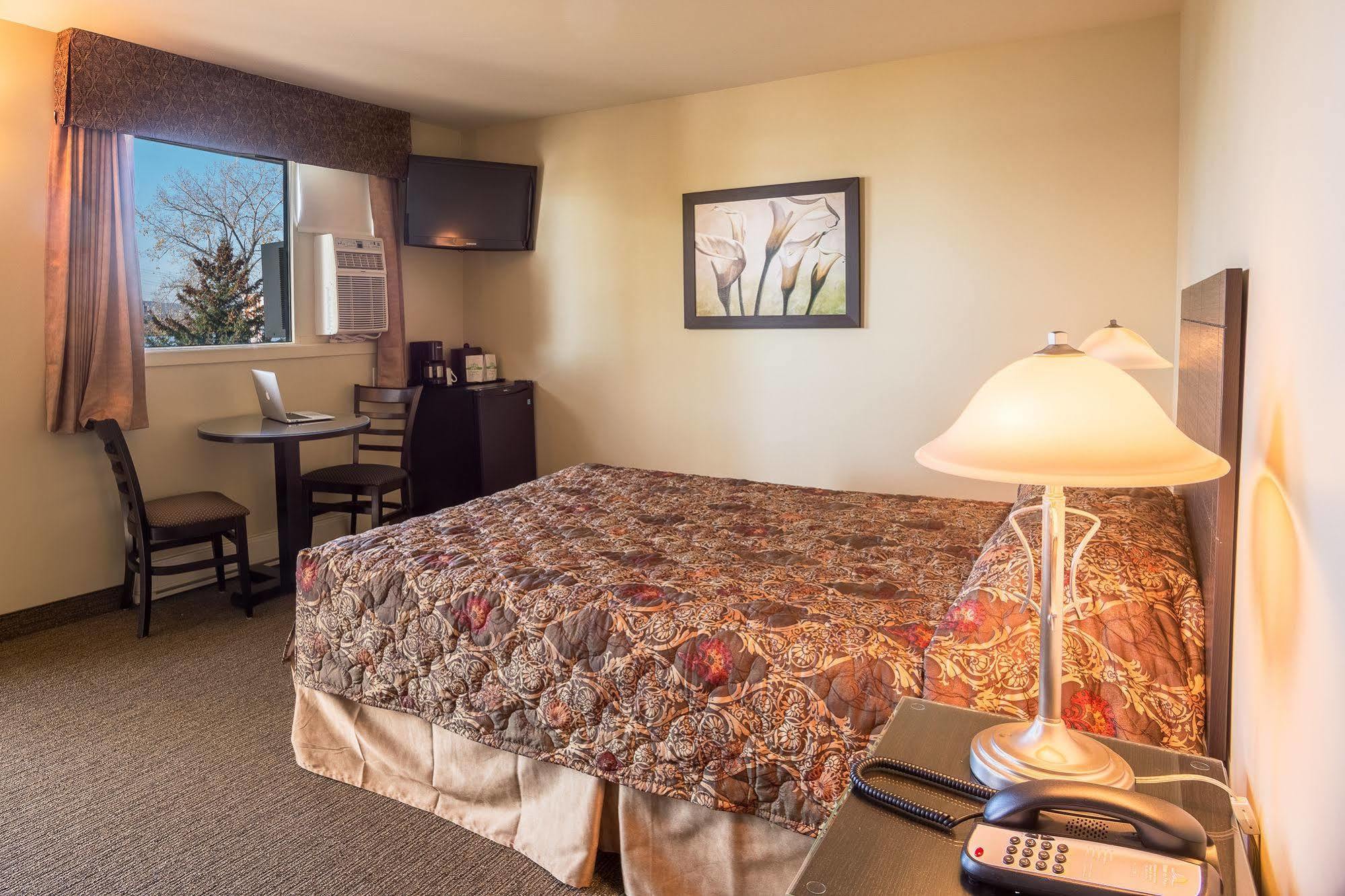 Motel Du Fleuve Brossard Zewnętrze zdjęcie