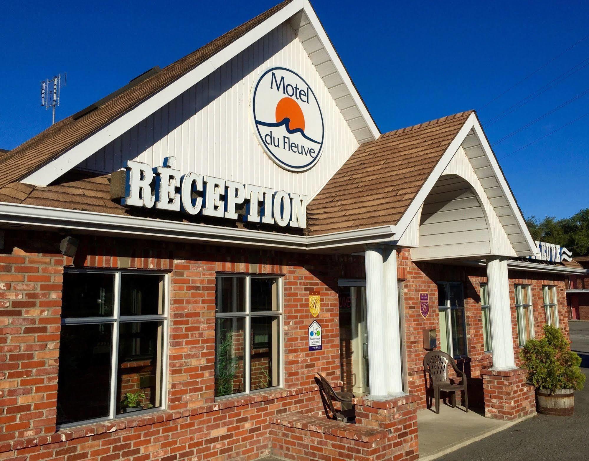Motel Du Fleuve Brossard Zewnętrze zdjęcie