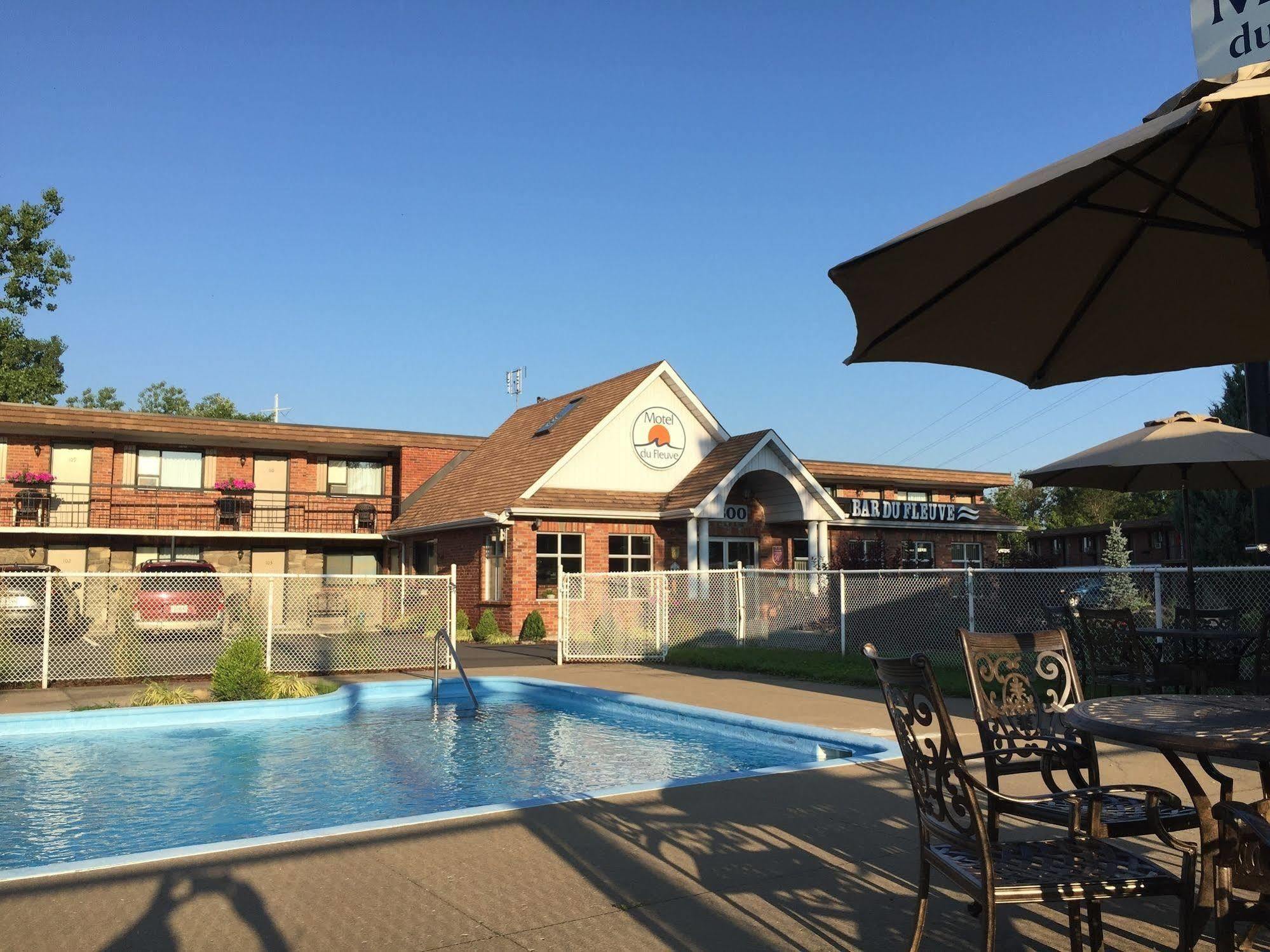 Motel Du Fleuve Brossard Zewnętrze zdjęcie