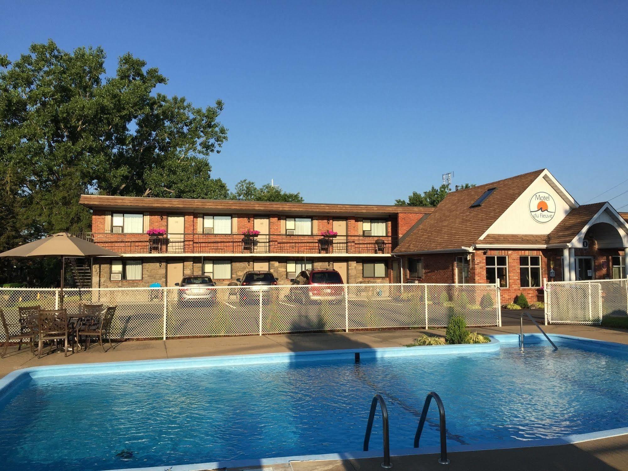 Motel Du Fleuve Brossard Zewnętrze zdjęcie