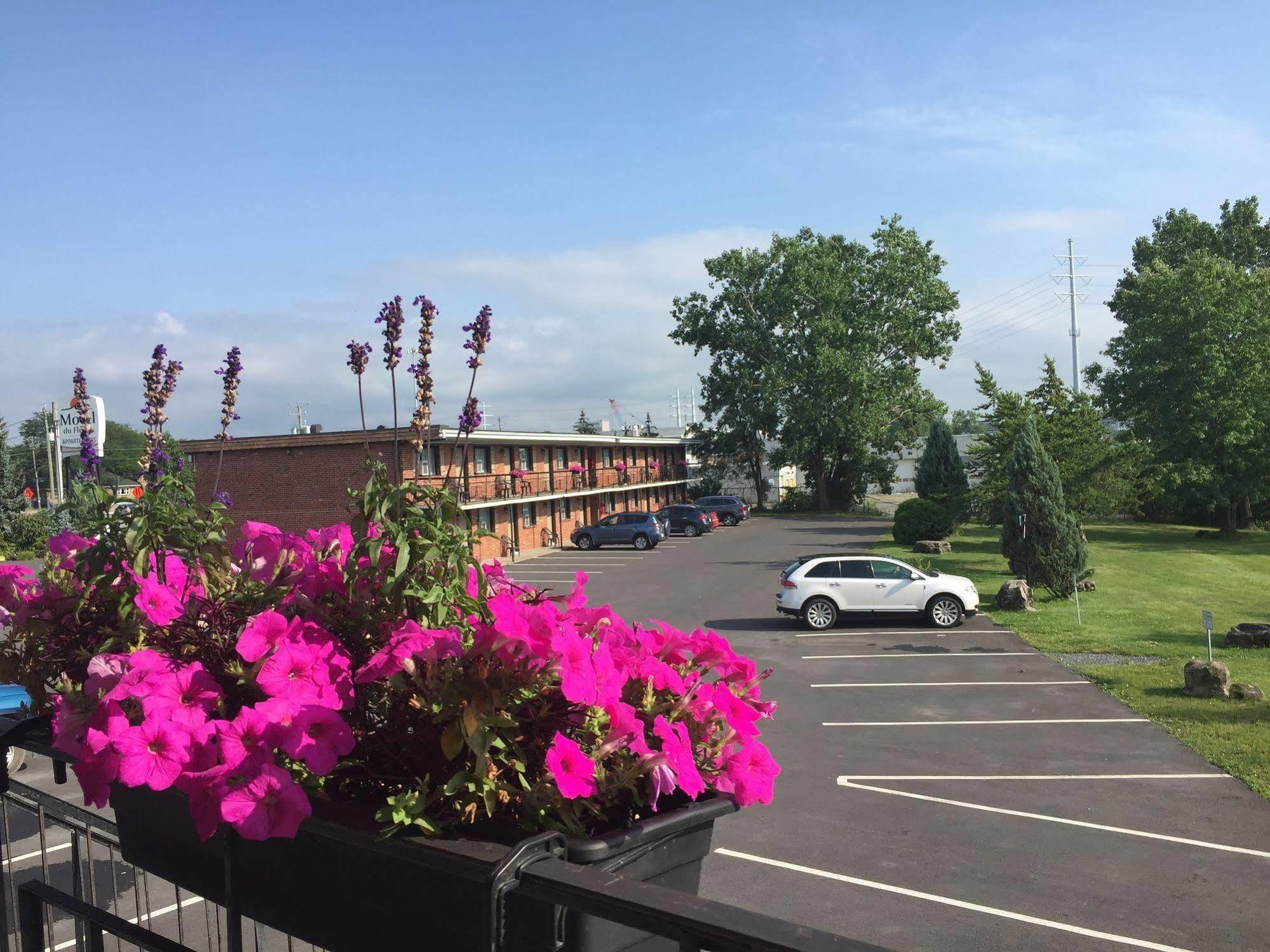 Motel Du Fleuve Brossard Zewnętrze zdjęcie