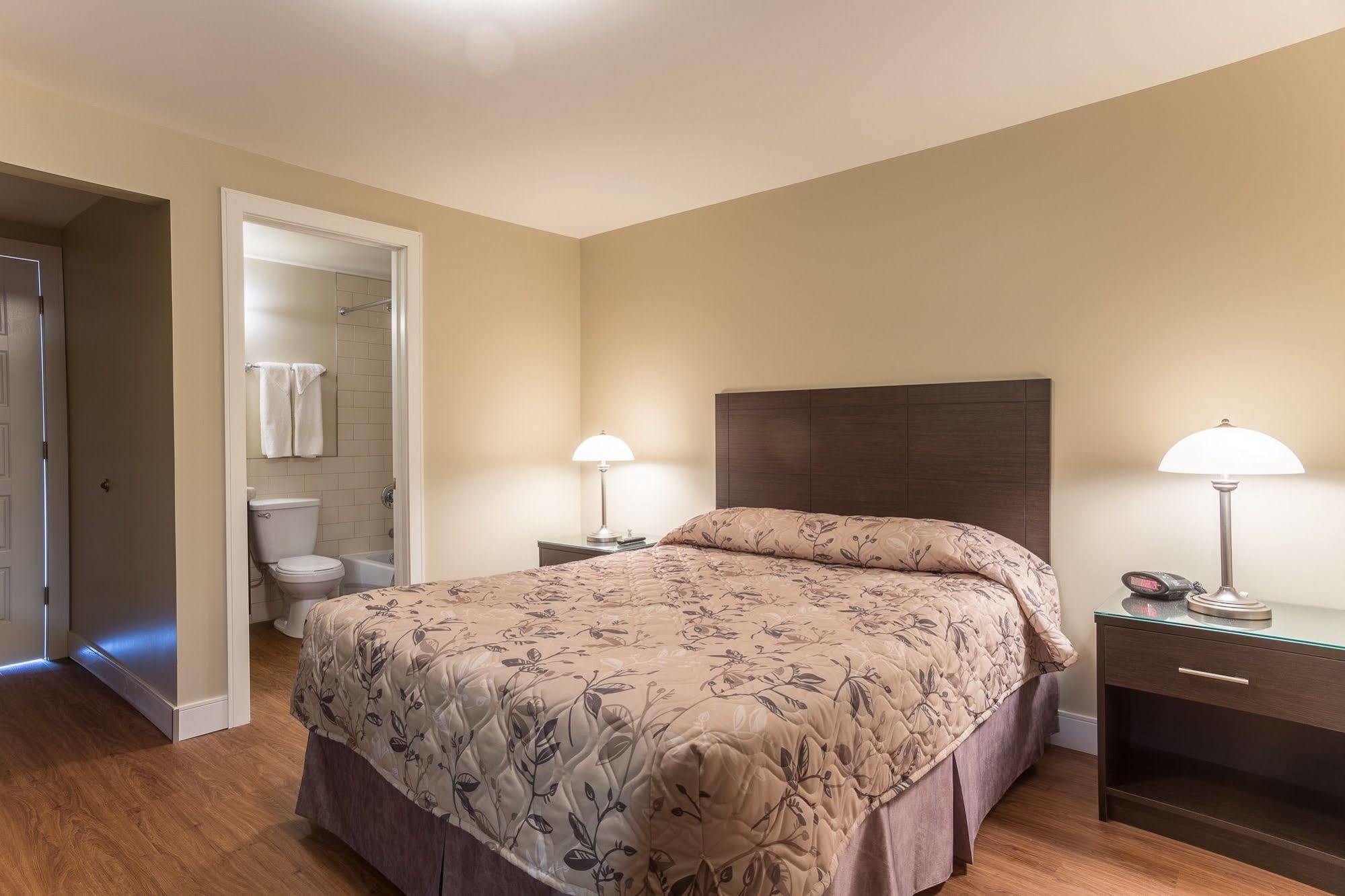 Motel Du Fleuve Brossard Zewnętrze zdjęcie
