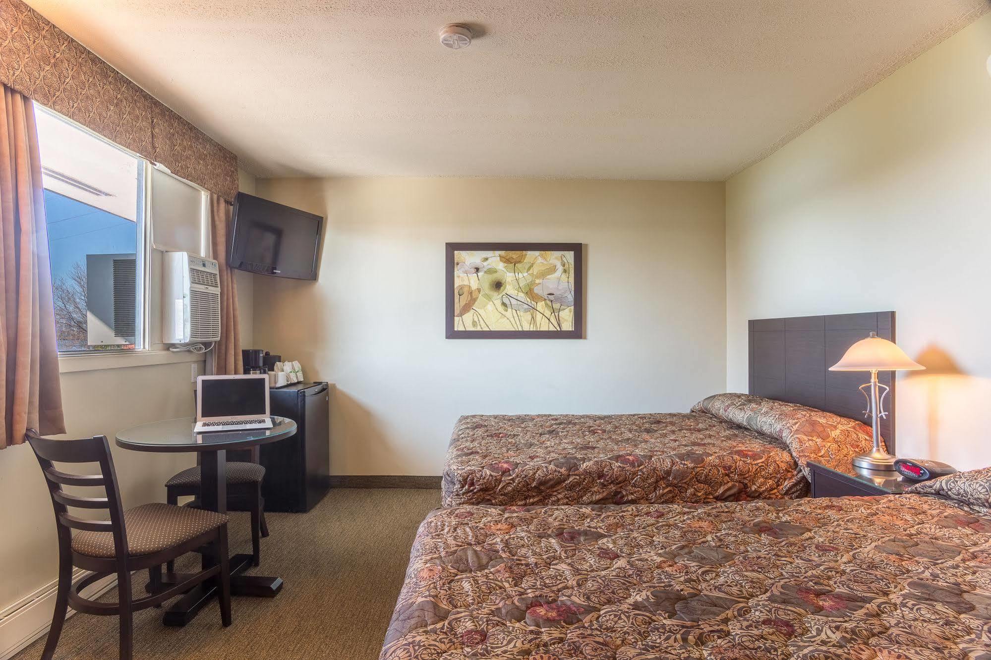 Motel Du Fleuve Brossard Zewnętrze zdjęcie