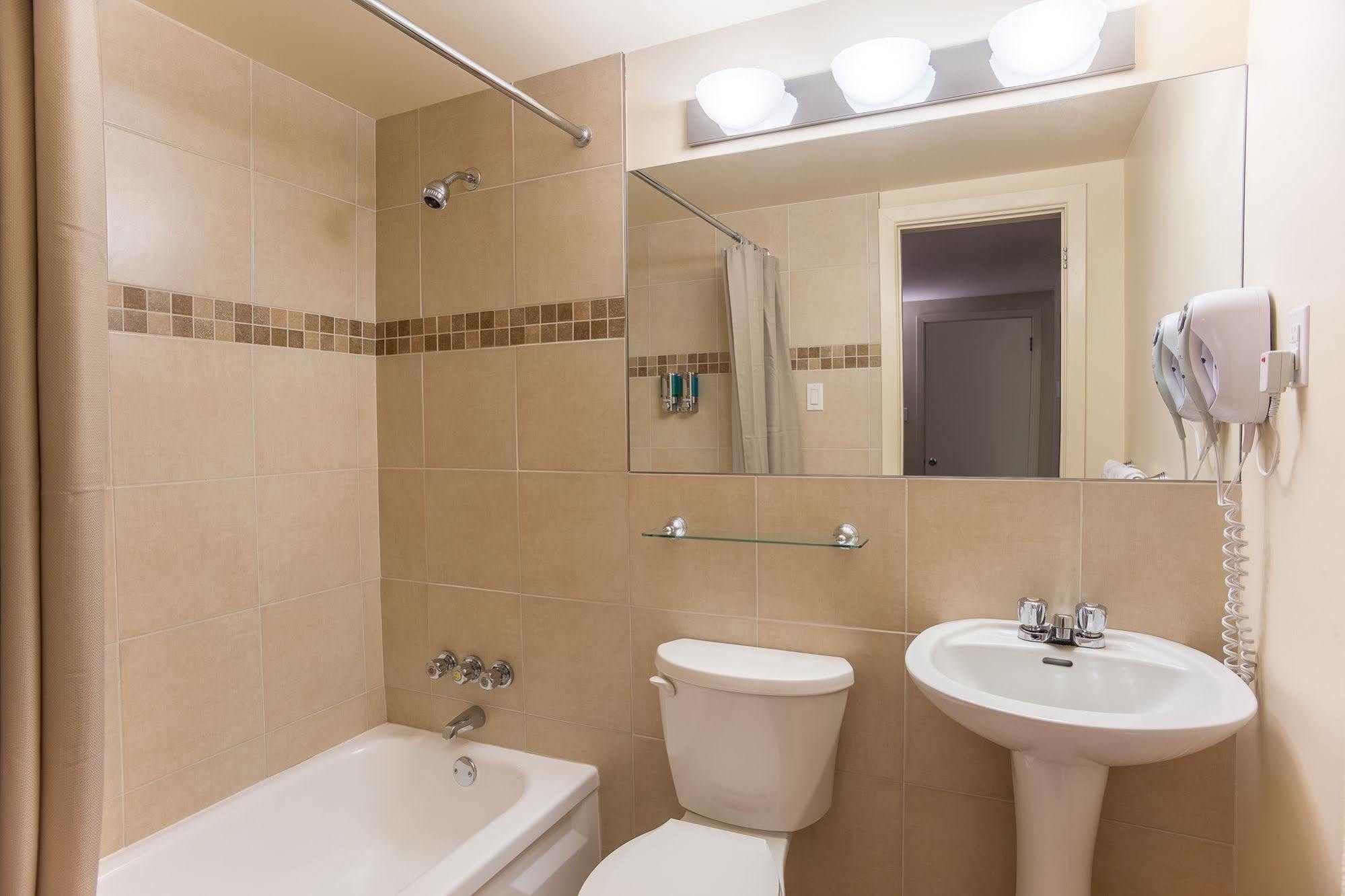 Motel Du Fleuve Brossard Zewnętrze zdjęcie