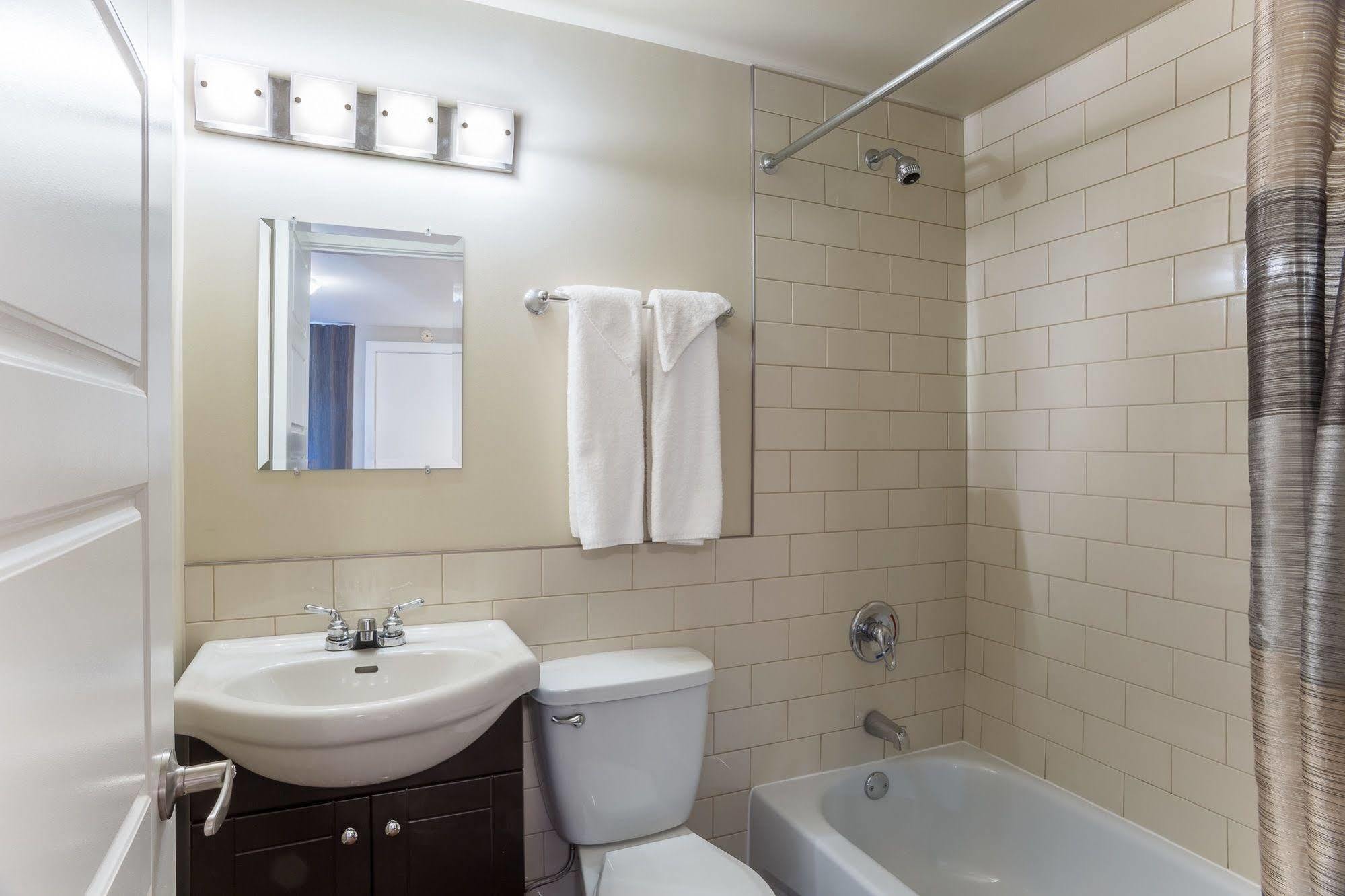 Motel Du Fleuve Brossard Zewnętrze zdjęcie