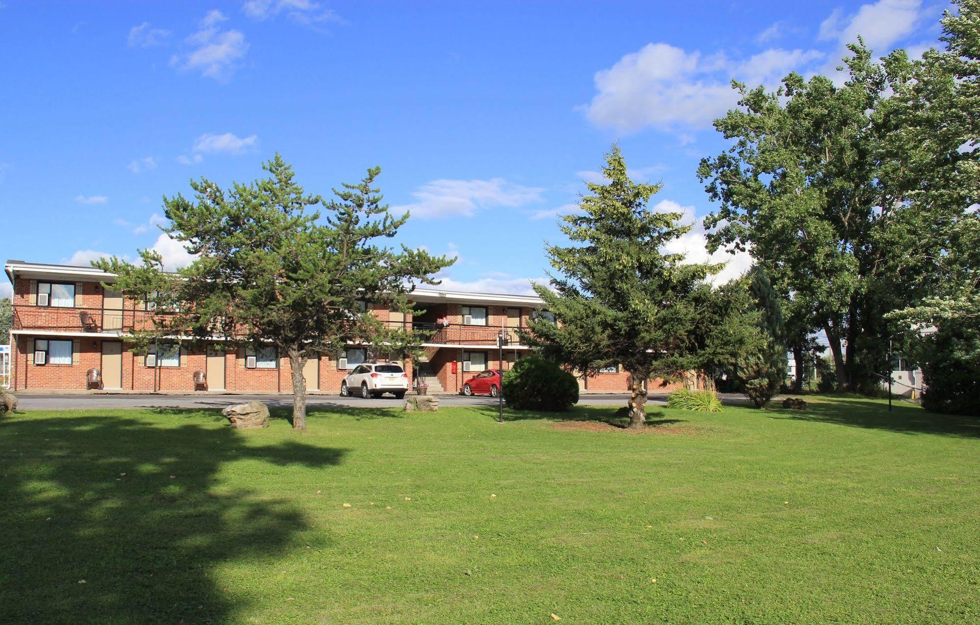 Motel Du Fleuve Brossard Zewnętrze zdjęcie