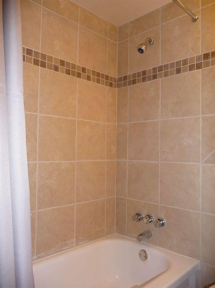 Motel Du Fleuve Brossard Zewnętrze zdjęcie