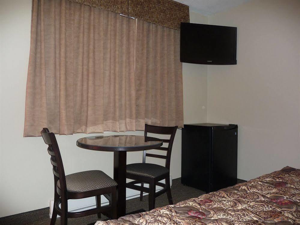 Motel Du Fleuve Brossard Zewnętrze zdjęcie